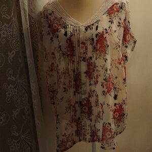 C.O.C. Women's size 2XL Top Crochet neckline red navy green floral cream pleated